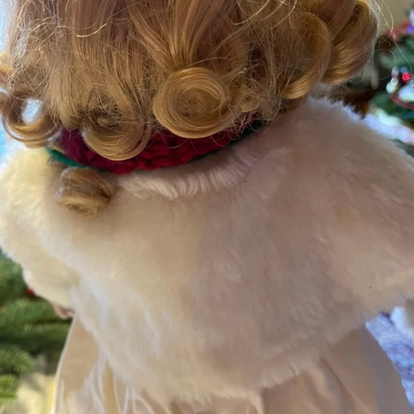 Heritage Signature Collectible Doll - Picture 2 of 3